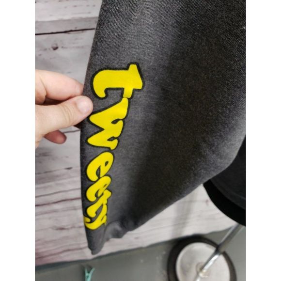 Looney Tunes Women's Gray Polo Pullover Long Sleeve Tweety Bird Shirt Size Small - Picture 3 of 7